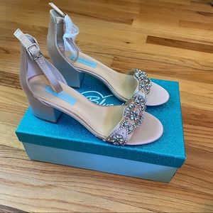 New Betsey Johnson Champagne Mel Sandal
